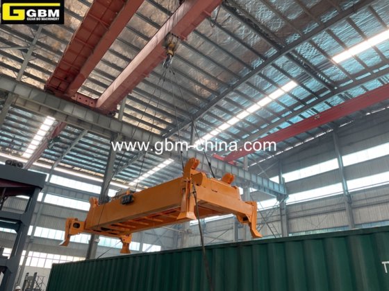 Gbm 全电动伸缩式 20-40 英尺集装箱吊具