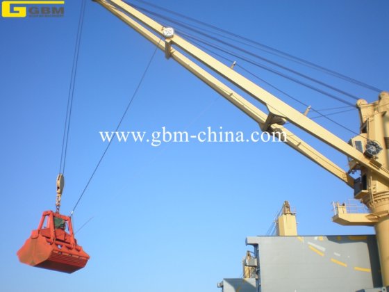 港湾で使用される高効率電動油圧式クラムシェルグラブ