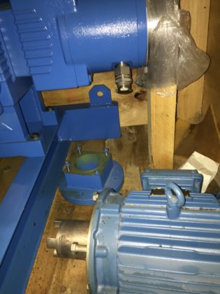 リーワポンプとウェグ5馬力モーター