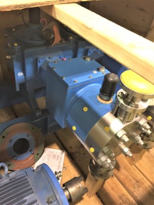 リーワポンプとウェグ60馬力モーター