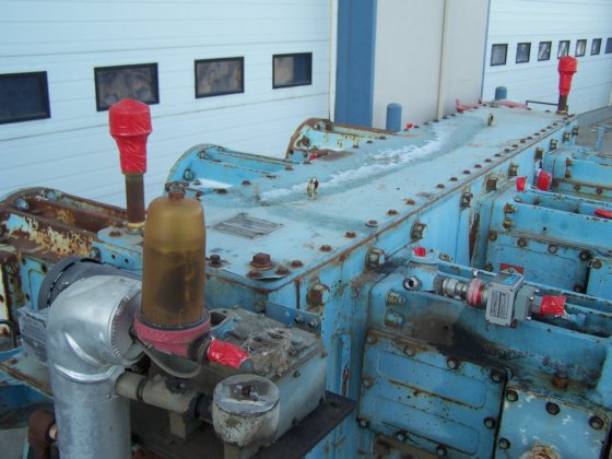 白色，压缩机框架