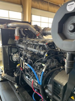 斯堪尼亚拖车 368 千瓦，480 伏，带斯坦福交流发电机的柴油发电机