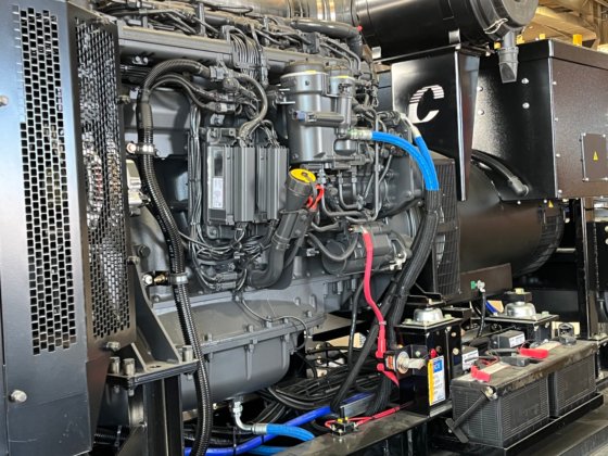 斯堪尼亚拖车 368 千瓦，480 伏，带斯坦福交流发电机的柴油发电机