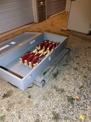 平方 D 双掷封闭式转换开关 600 伏