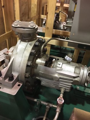 2台のPCCポンプとバルドール30馬力モーター