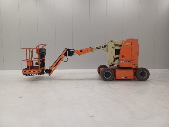 2014 JLG E300AJP