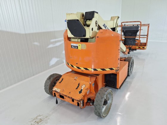 2015 JLG E400AN