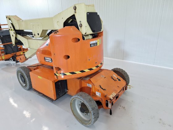 2015 JLG E400AN