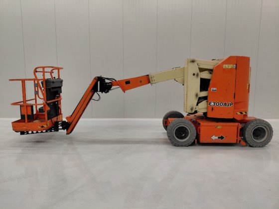 2015 JLG E300AJP