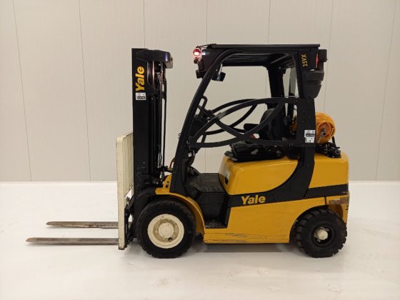 2017 YALE GLP25VX