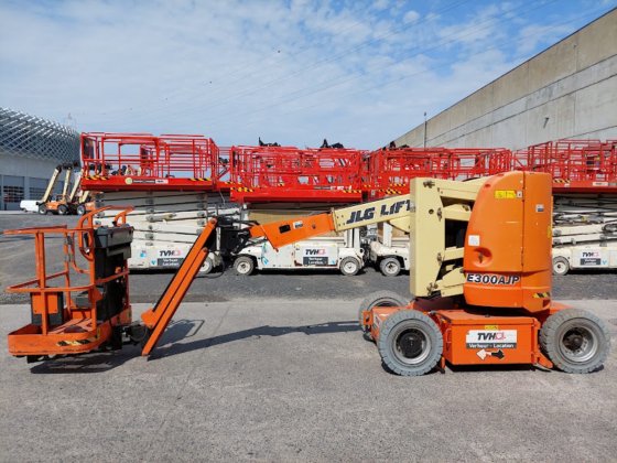 2013 JLG E300AJP