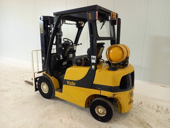 2015 YALE GLP25VX