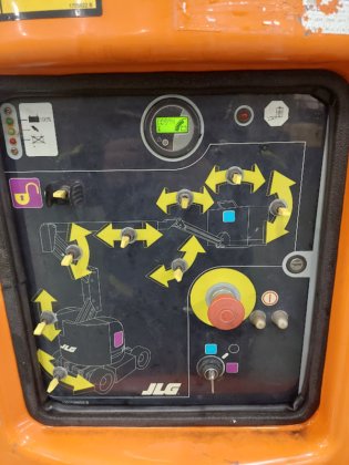 2013 JLG E300AJP