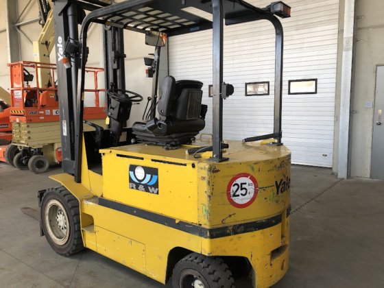 2002 YALE ERP35AKE