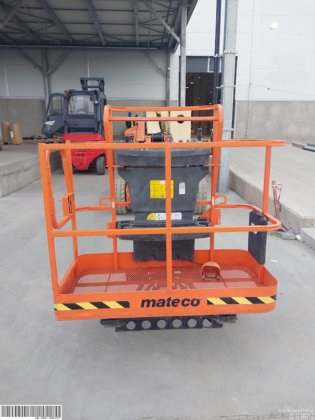 2016 JLG E450AJ