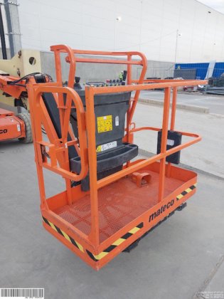 2016 JLG E450AJ