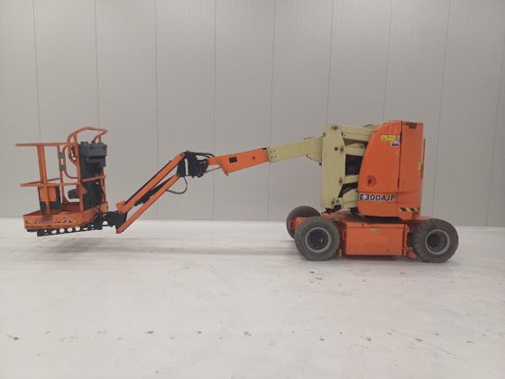 2014 JLG E300AJP