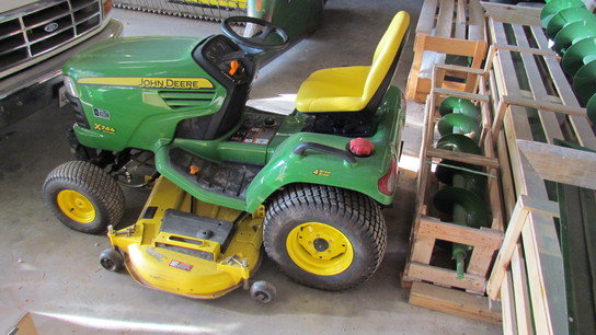 2007 John Deere X744 in