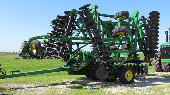 2007 John Deere 637 in