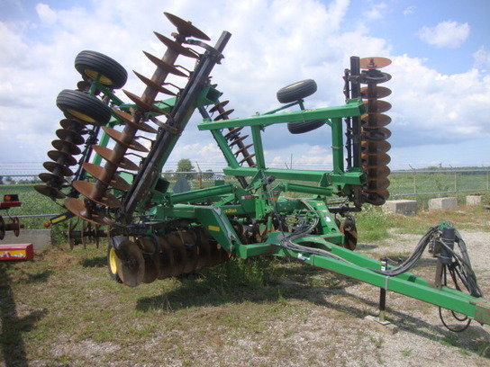 2002 John Deere 637 in