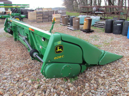 2011 John Deere 608C in