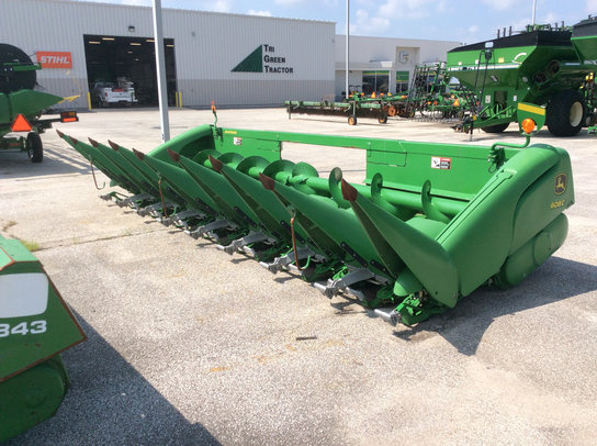 2010 John Deere 608C in