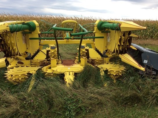 2007 John Deere 686 in