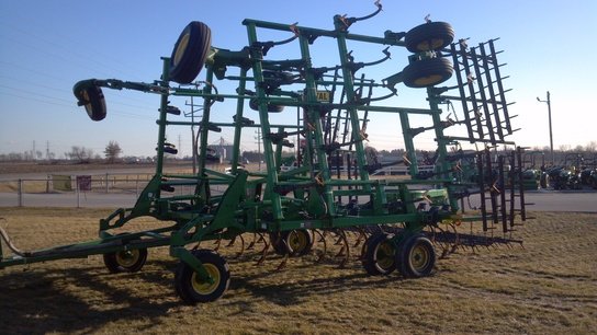 2004 John Deere 2210 in