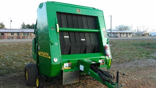 2001 John Deere 567 in