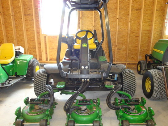 John Deere 3245C in Calverton,