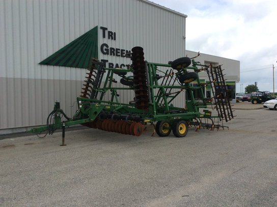 2005 John Deere 726 in
