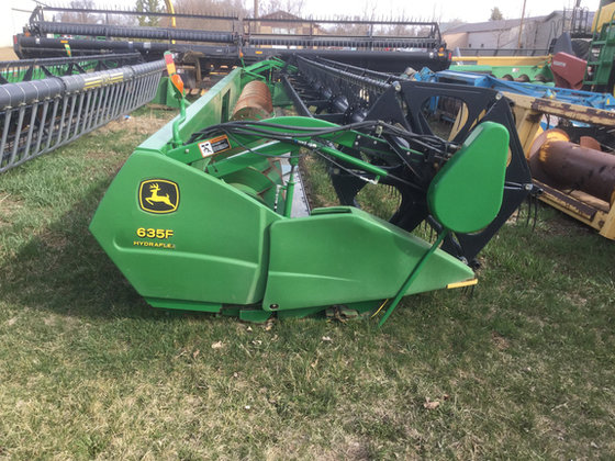 2004 John Deere 635F in