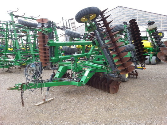 2004 John Deere 637 in