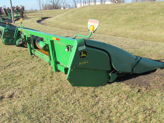2012 John Deere 608C in