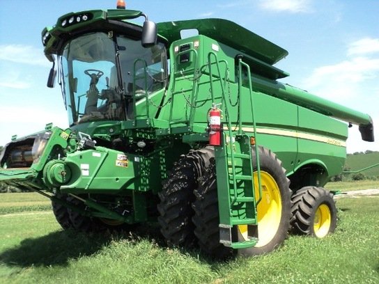 2013 John Deere S670 in