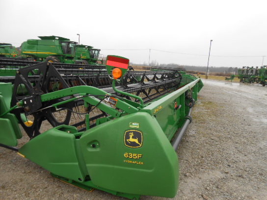 2004 John Deere 635F in