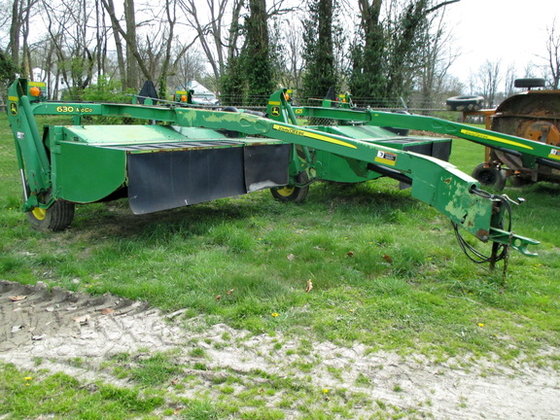 2008 John Deere 630 in