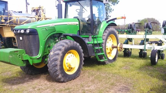 2004 John Deere 8420 in