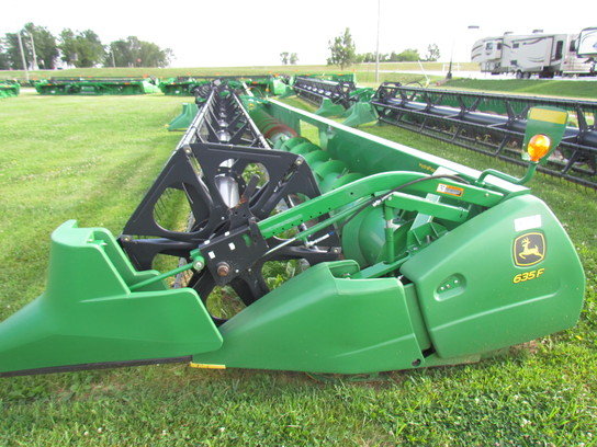 2009 John Deere 635F in