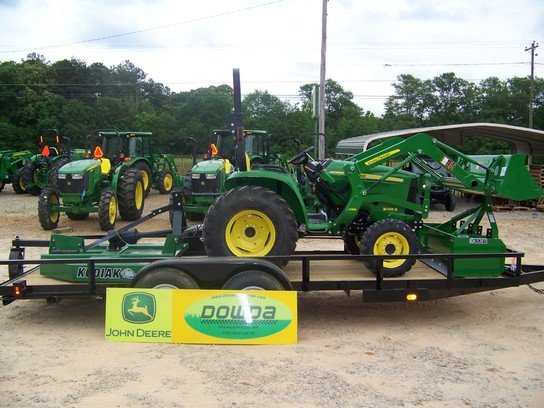 2017 John Deere 3038E in
