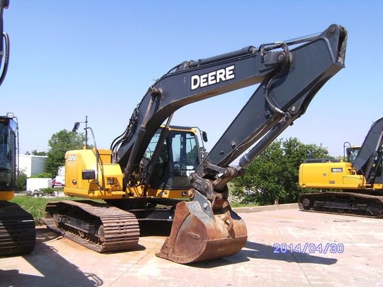 2013 John Deere 225D LC