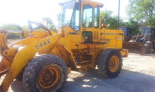 1990 John Deere 544E in