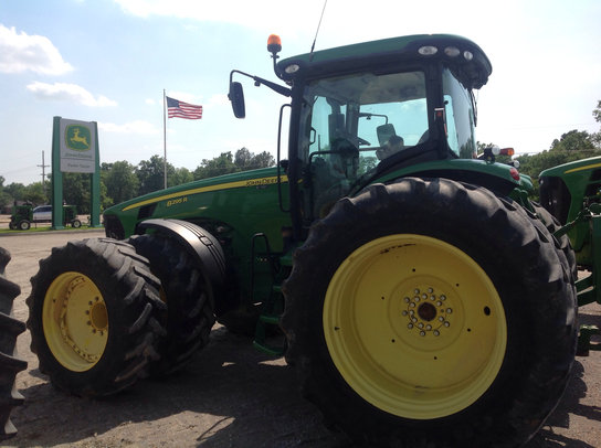 2010 John Deere 8295R in
