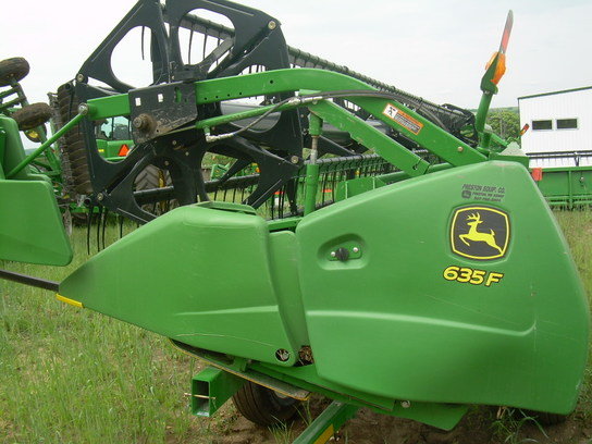 2012 John Deere 635F in