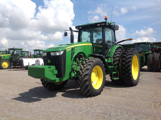 2012 John Deere 8285R in