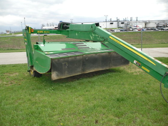2011 John Deere 835 in