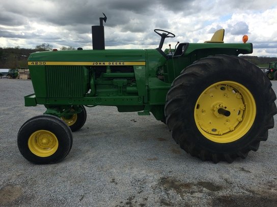 1974 John Deere 4230 in