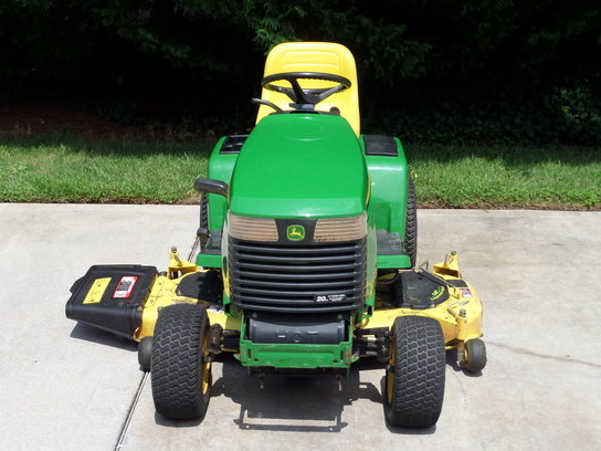 2003 John Deere 335 in