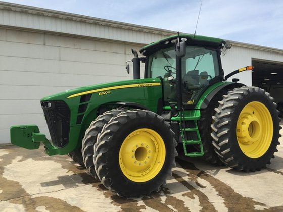 2010 John Deere 8320R in