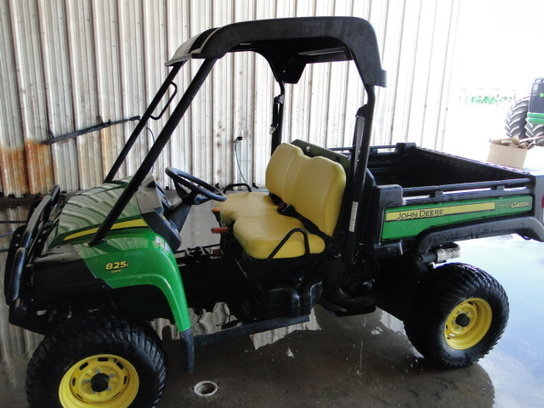 2013 John Deere 825I in